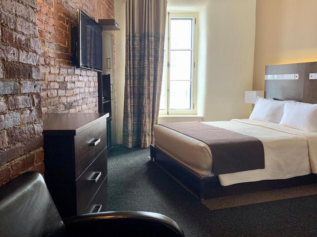 Postel nebo postele na pokoji v ubytování Hôtel Sainte-Anne