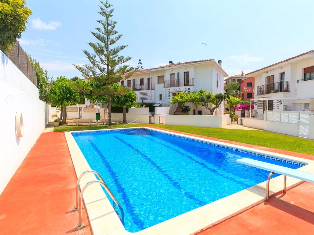 Bazén v ubytovaní Holiday Home Katy by Interhome alebo v jeho blízkosti