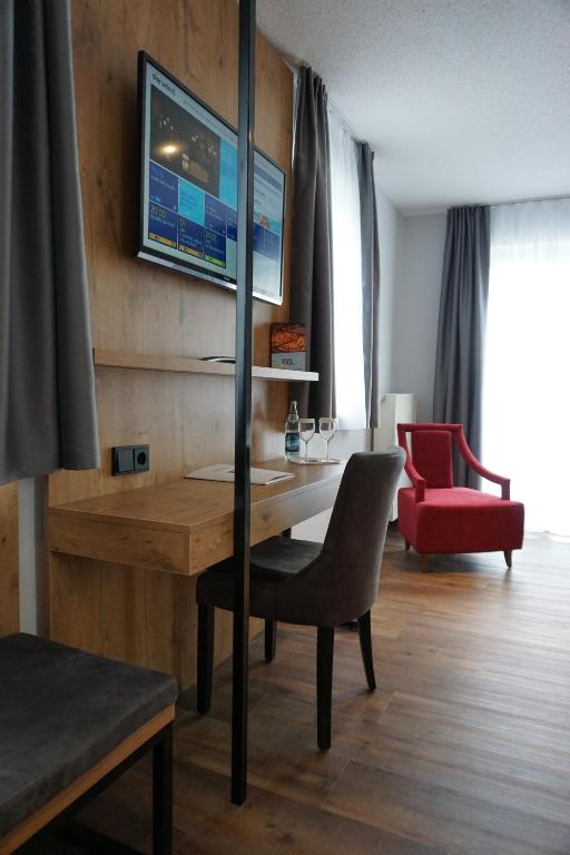 TV a/nebo společenská místnost v ubytování Hotel Grüner Baum