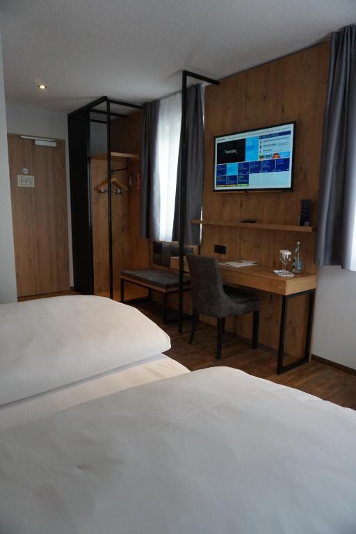 Postel nebo postele na pokoji v ubytování Hotel Grüner Baum