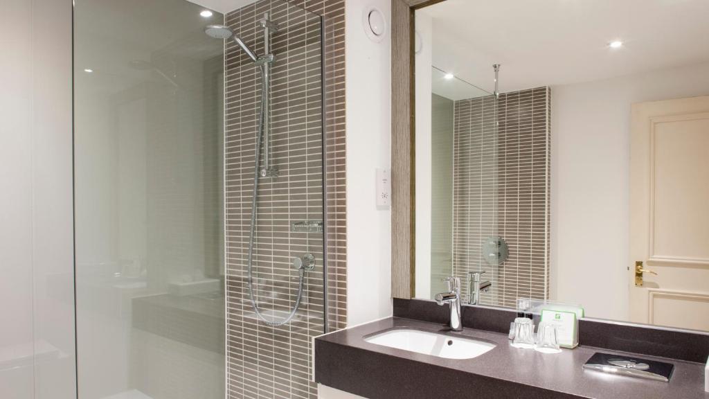 Holiday Inn Chester South, an IHG Hotel - 标准的双人间带步入式淋浴