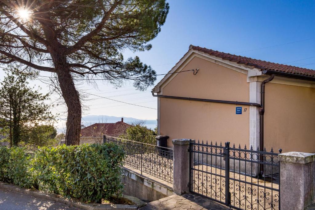 Apartment Carmen - Housity