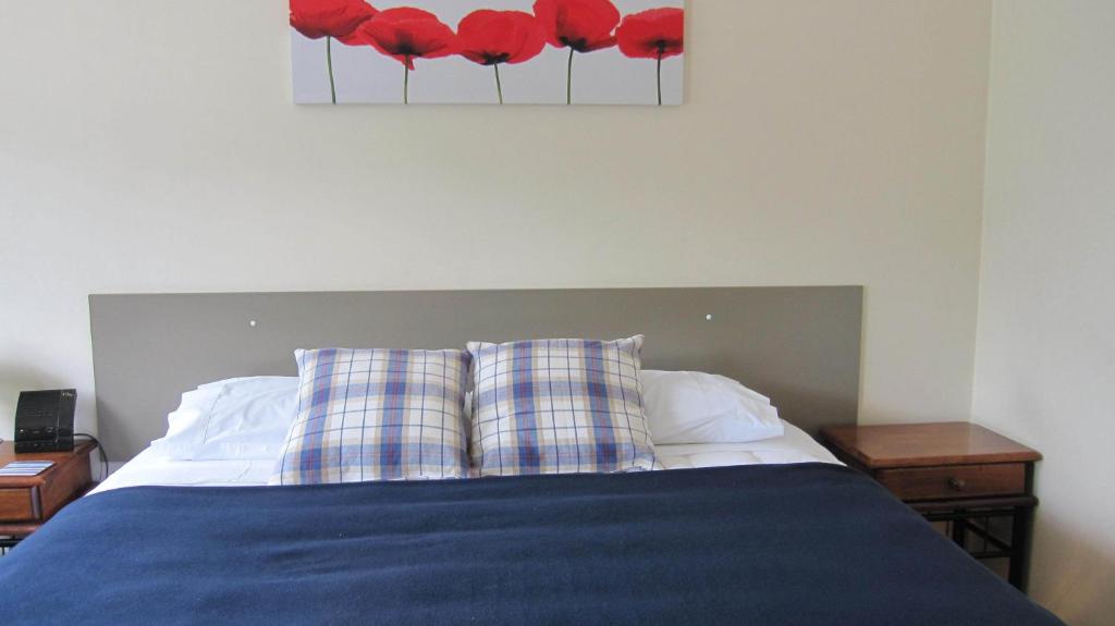 Postel nebo postele na pokoji v ubytování Cromwell Motel