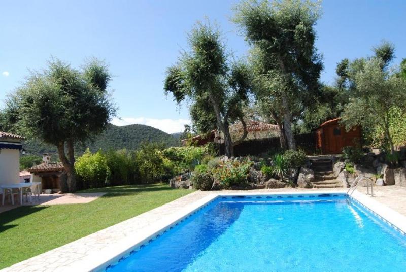 una piscina en el patio de una casa en Club Villamar - Tana, en Calonge