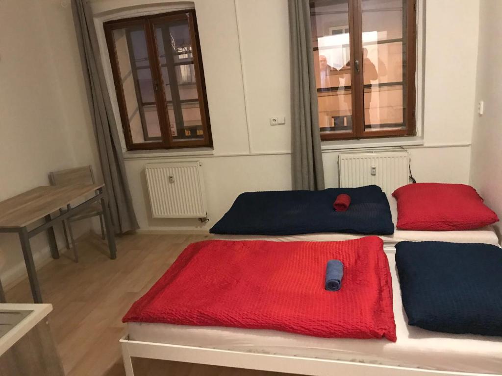Postel nebo postele na pokoji v ubytování Old Town Apartments S12