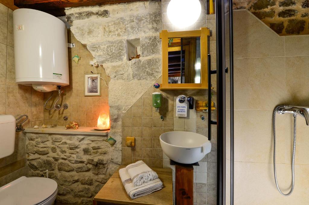 Koupelna v ubytování Apartments Salvezani