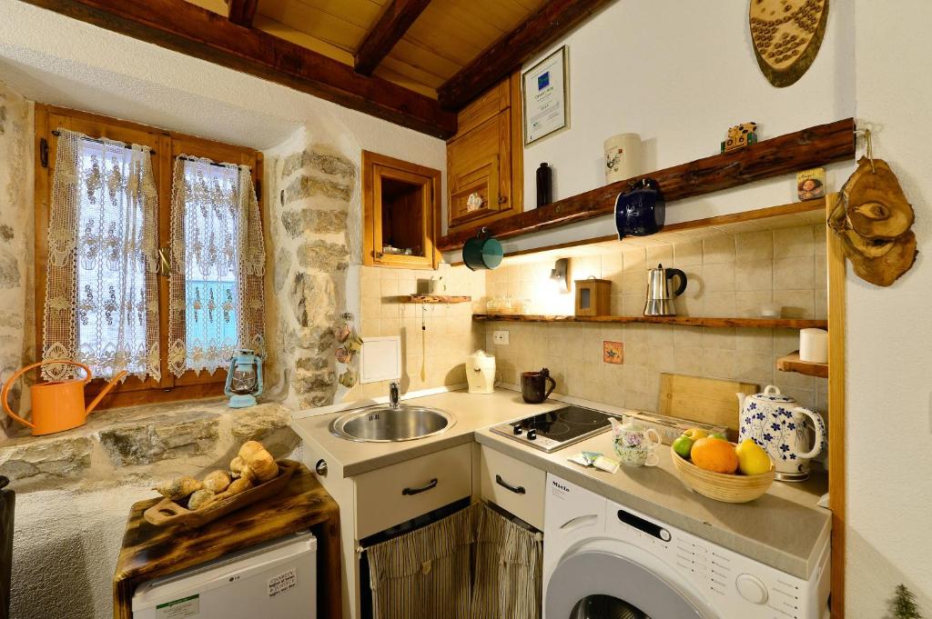Kuchyň nebo kuchyňský kout v ubytování Apartments Salvezani