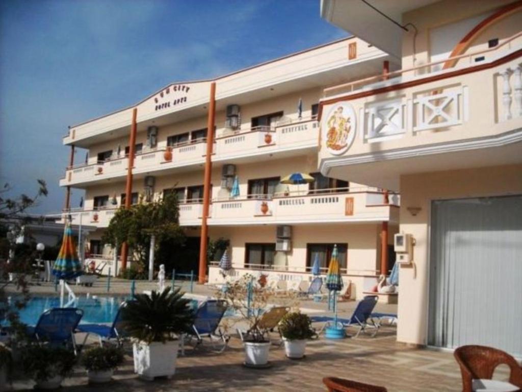 Bazén v ubytování Sun City nebo v jeho okolí