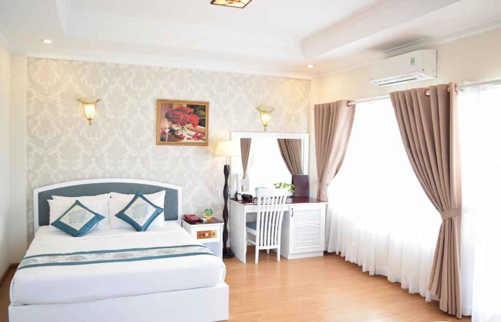 Khu vực ghế ngồi tại Rang Dong Hotel