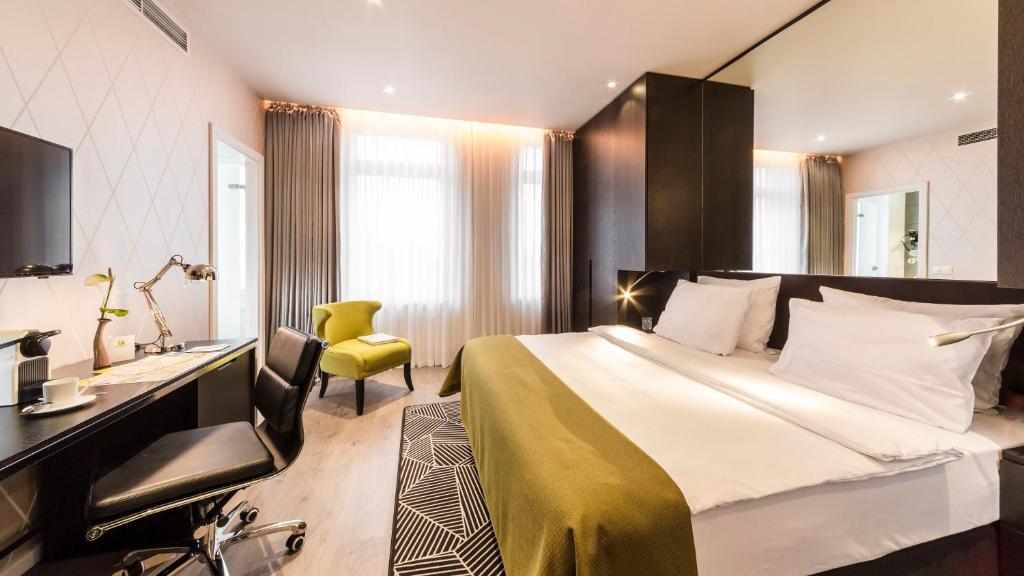 Holiday Inn Dresden - Am Zwinger, an IHG Hotel - Premium King Room
