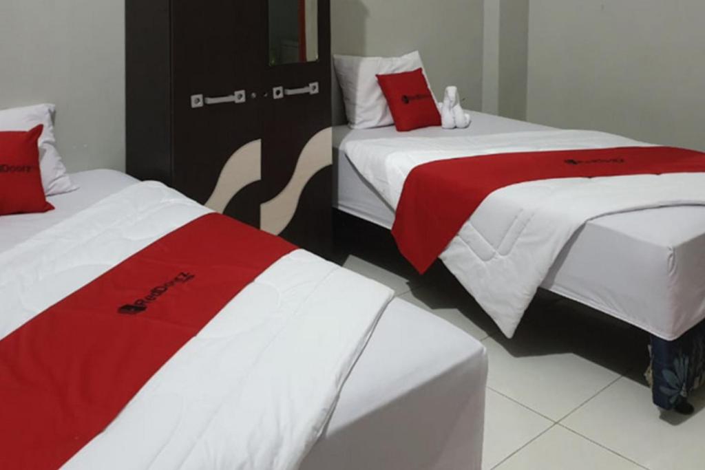 RedDoorz @ Hotel Yaki Mamuju - Economy Double Room