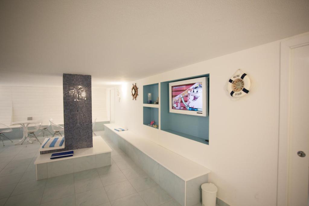 TV a/nebo společenská místnost v ubytování Hotel Meritime