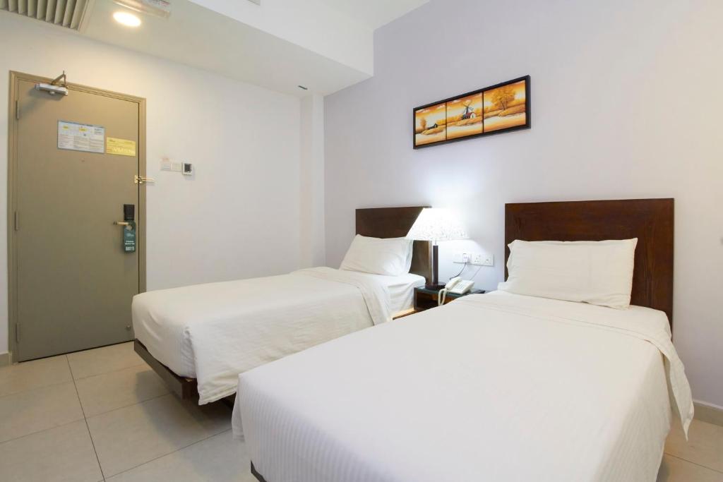 Postel nebo postele na pokoji v ubytování Kepong Hotel