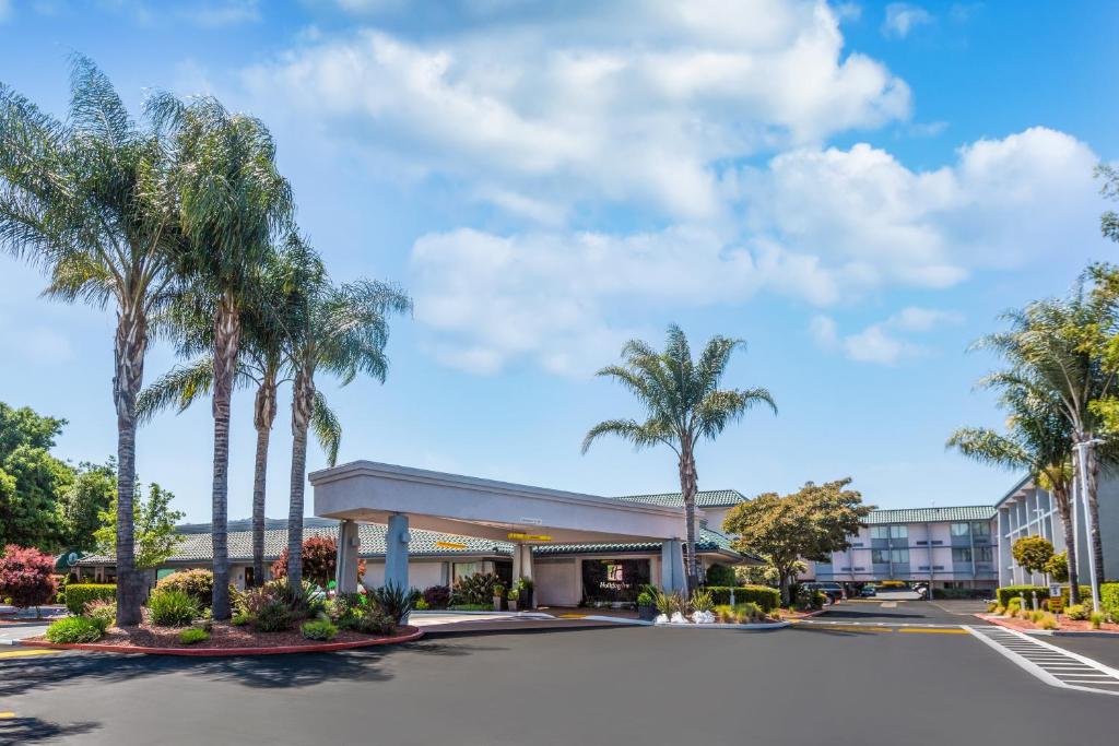 a view of a hotel with palm trees at Holiday Inn Dublin - Pleasanton, an IHG Hotel in Dublin