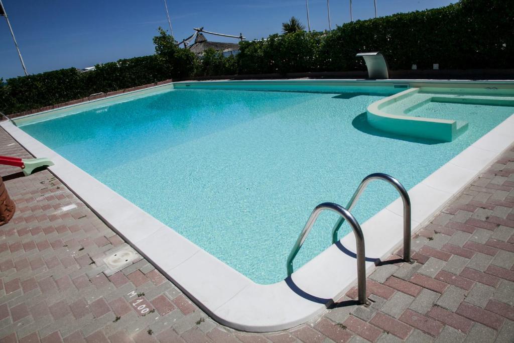 Bazén v ubytování Hotel Meritime nebo v jeho okolí