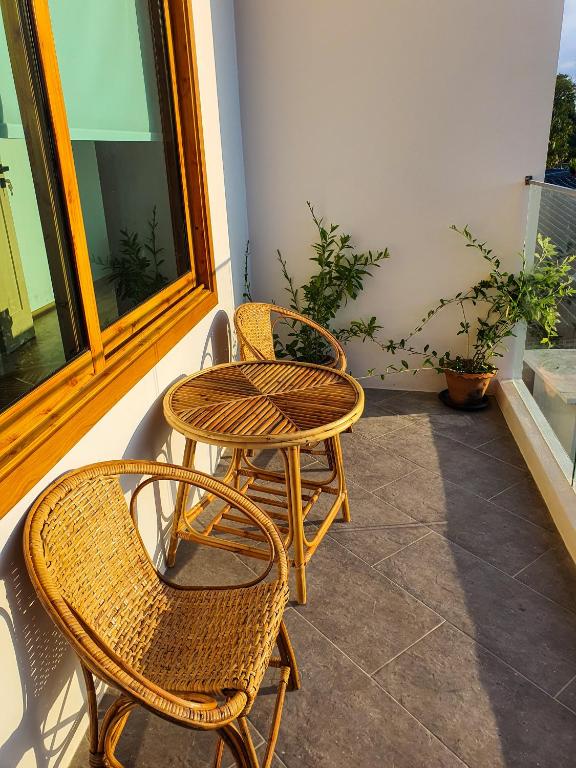 Balkón nebo terasa v ubytování Wayla Villa@Maikhaobeach