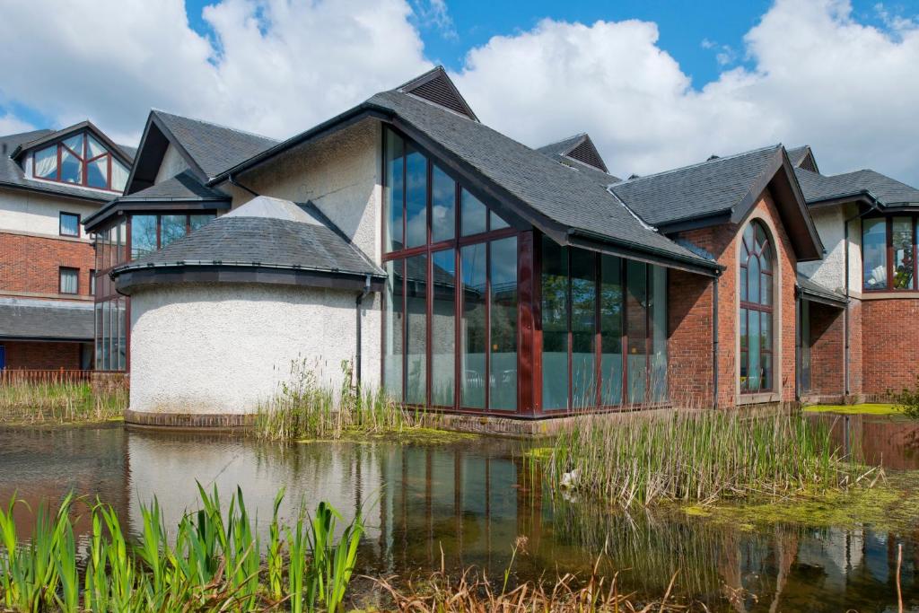 The building where the hotel is located 