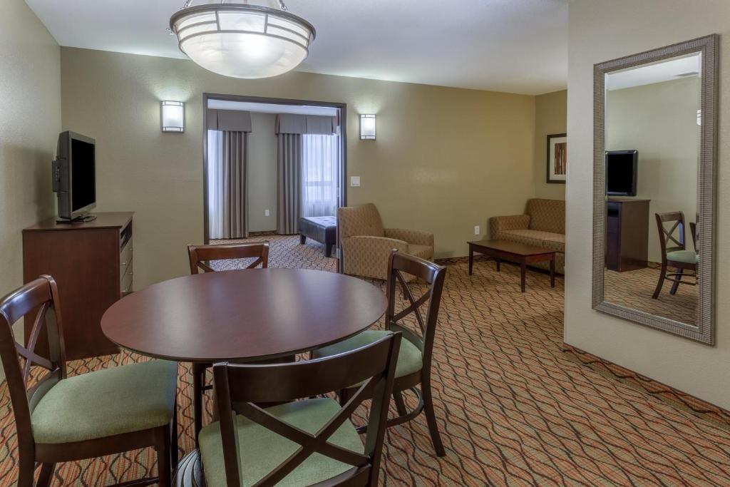 Holiday Inn Eau Claire South I-94 by IHG - Suite Mit Kingsize-Bett