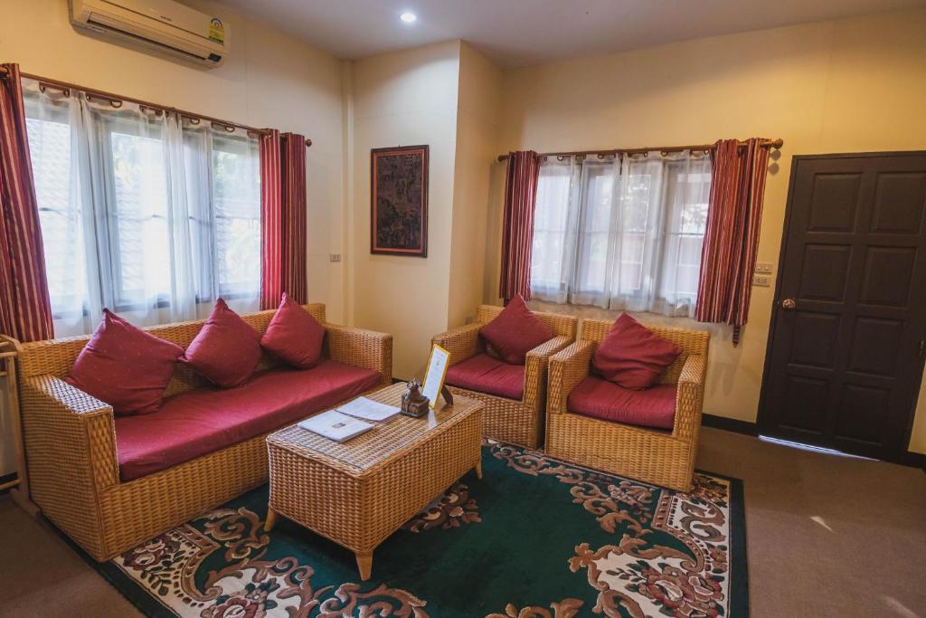 Joy's House & Tour - 9