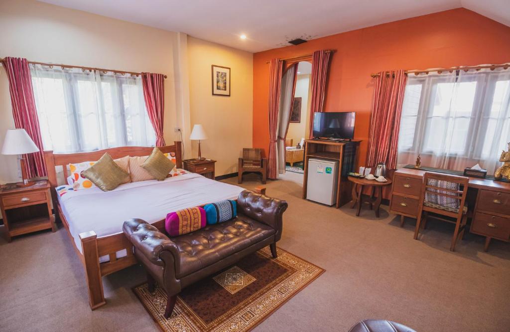 Joy's House & Tour - 1