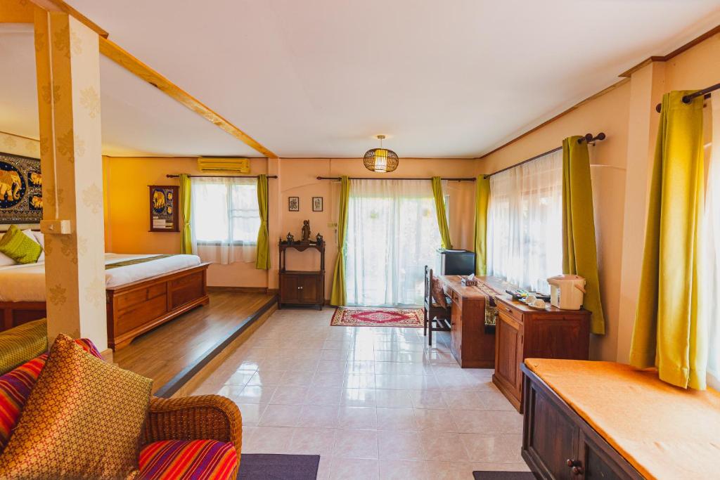 Joy's House & Tour - 5