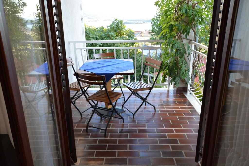 a patio with a table and chairs on a balcony at Maja in Kornić