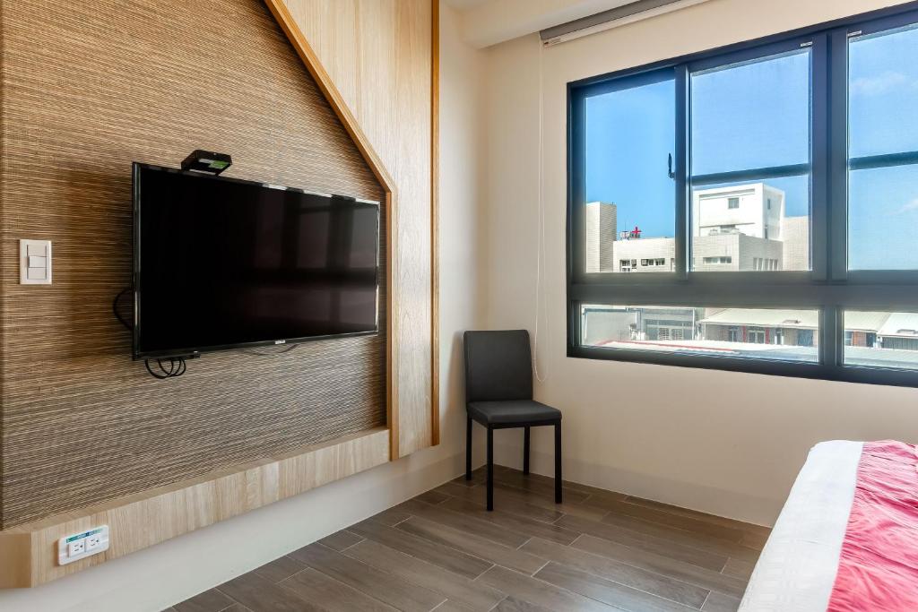 TV a/nebo společenská místnost v ubytování Mambo Boutique Hotel