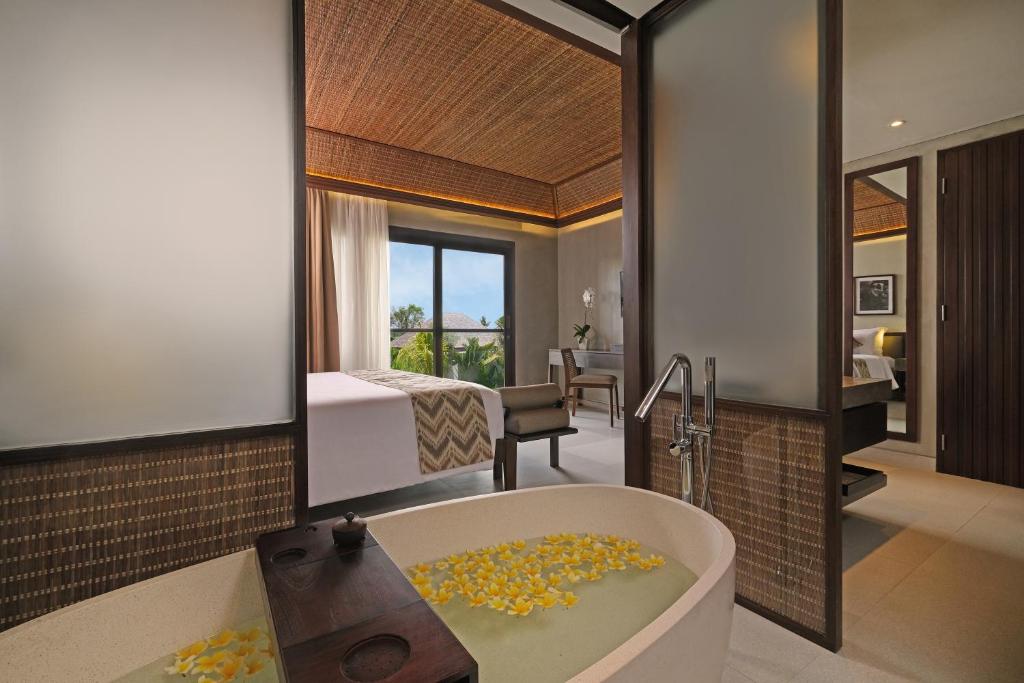 Postel nebo postele na pokoji v ubytování The Garcia Ubud Hotel & Resort