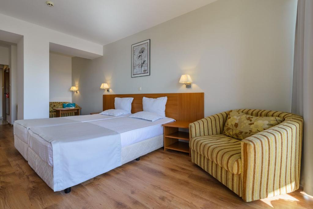 Junior Suite with Pool View and balcony