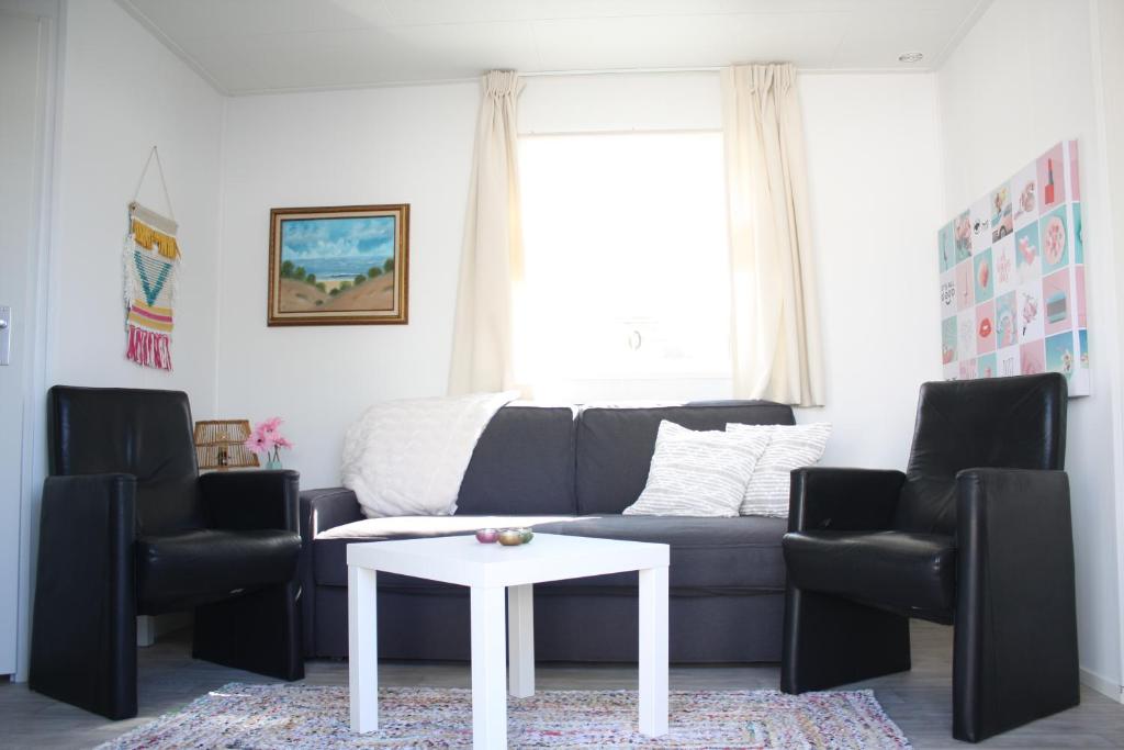 Χώρος καθιστικού στο Chalet Charlee