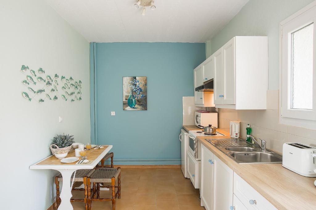 Kuchyň nebo kuchyňský kout v ubytování Spiti Prifti Apartments
