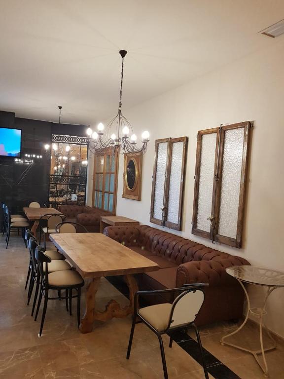 Reštaurácia alebo iné gastronomické zariadenie v ubytovaní Hostal Restaurante Dulcinea de El Toboso