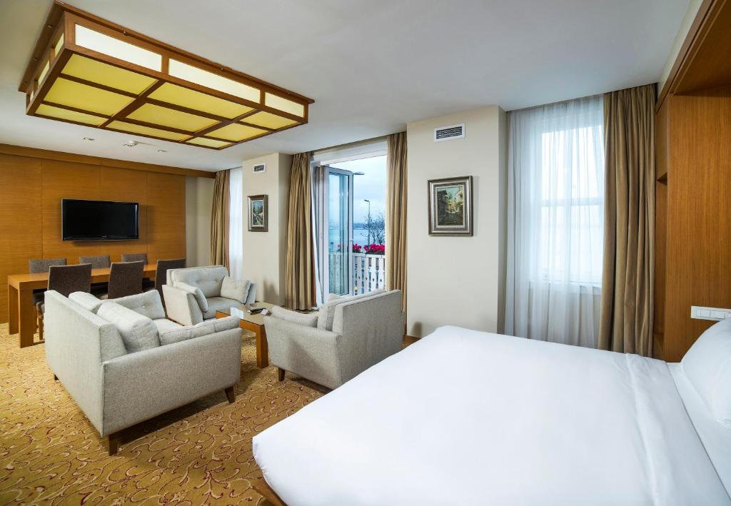 A bed or beds in a room at Radisson Hotel Istanbul Sultanahmet