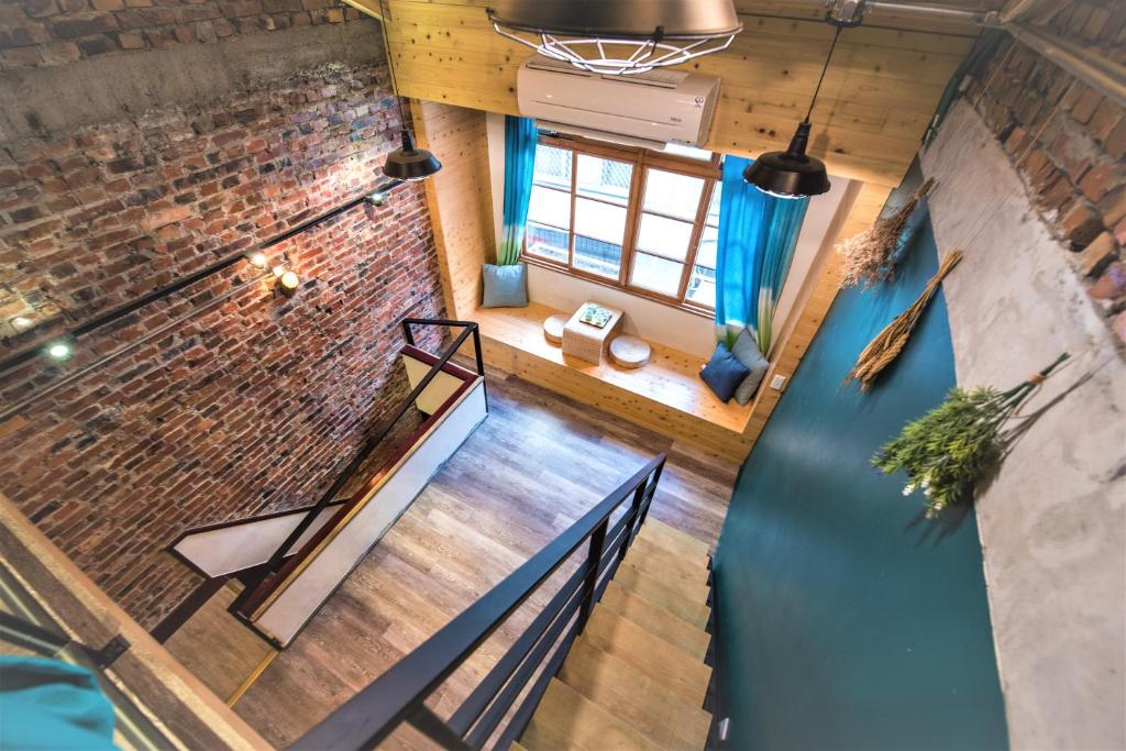 an overhead view of a room with a brick wall at Small Bridge Good Home in Tainan