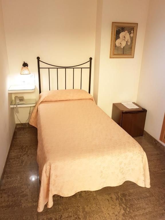 Postel nebo postele na pokoji v ubytování Hotel Plaza Escribano