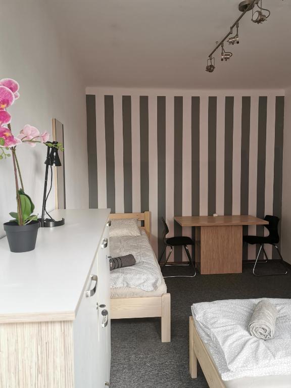 Posteľ alebo postele v izbe v ubytovaní For rest Hostel