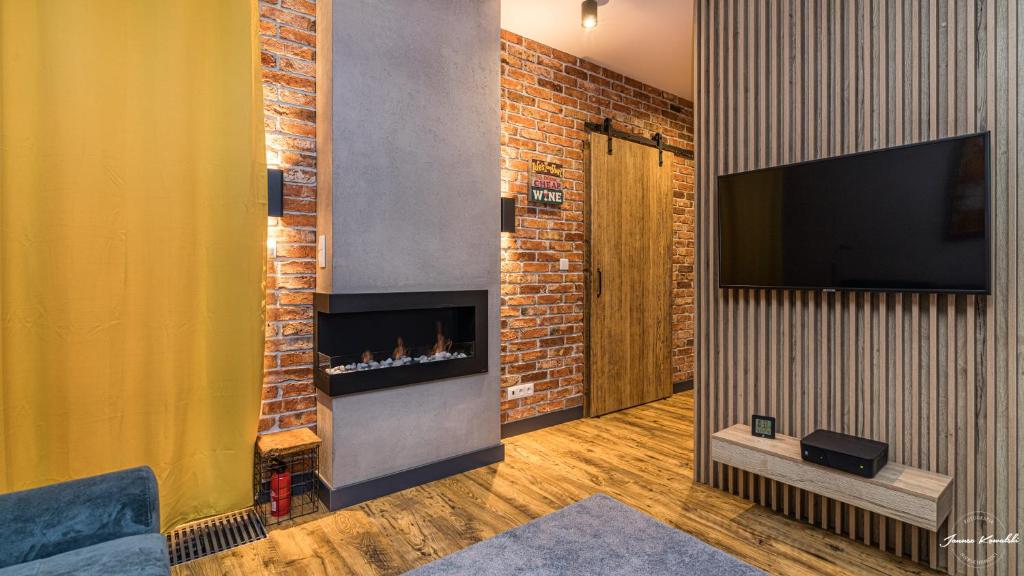Televízia a/alebo spoločenská miestnosť v ubytovaní 4 Elements - BillBerry Apartments