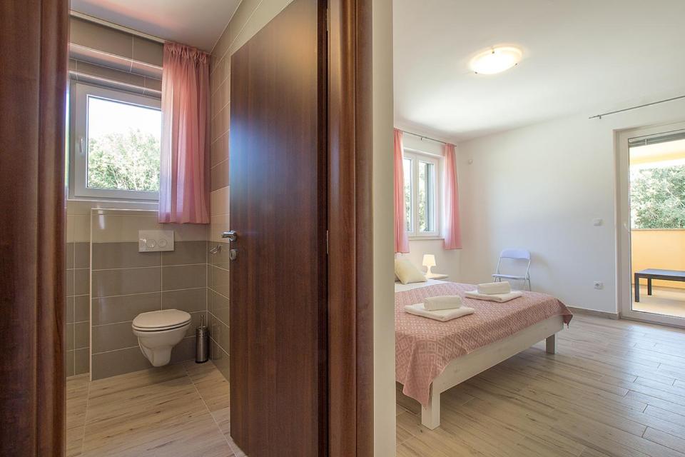Posteľ alebo postele v izbe v ubytovaní Complex of 2 villas Olivia-Marisol with 2 private pools for up to 20 persons, 200m from the beach