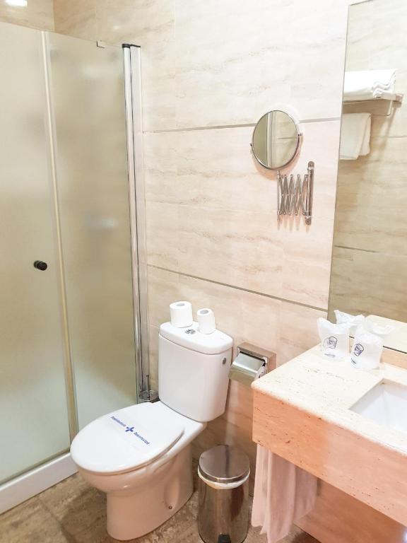 Koupelna v ubytování Hotel Plaza Escribano