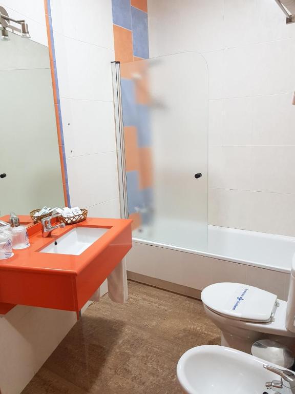 Koupelna v ubytování Hotel Plaza Escribano