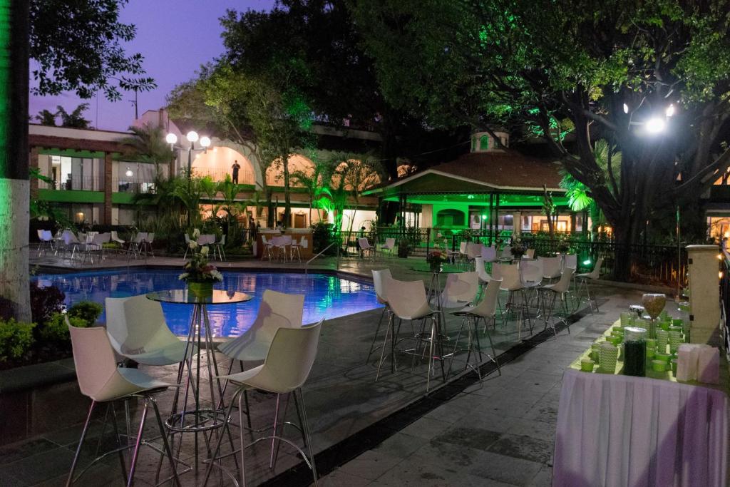 Bazén v ubytování Holiday Inn Guadalajara Expo Plaza del Sol by IHG nebo v jeho okolí