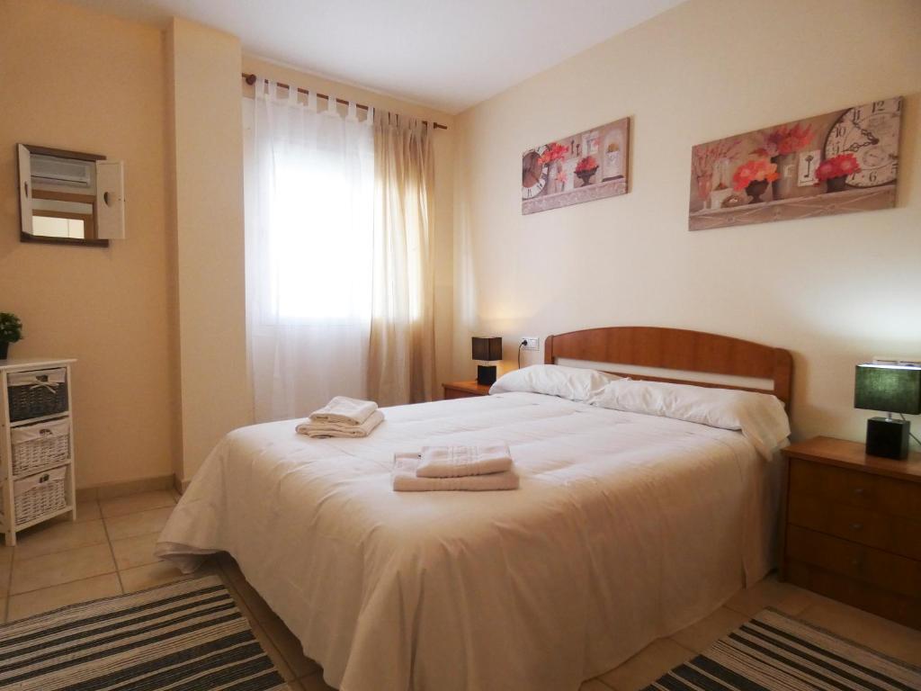 Posteľ alebo postele v izbe v ubytovaní Anacasa Vora Golf II Playa Rabdells AP437