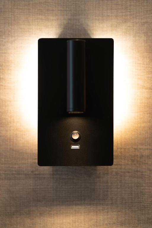 Attica 21 Barcelona Mar - Resim 15