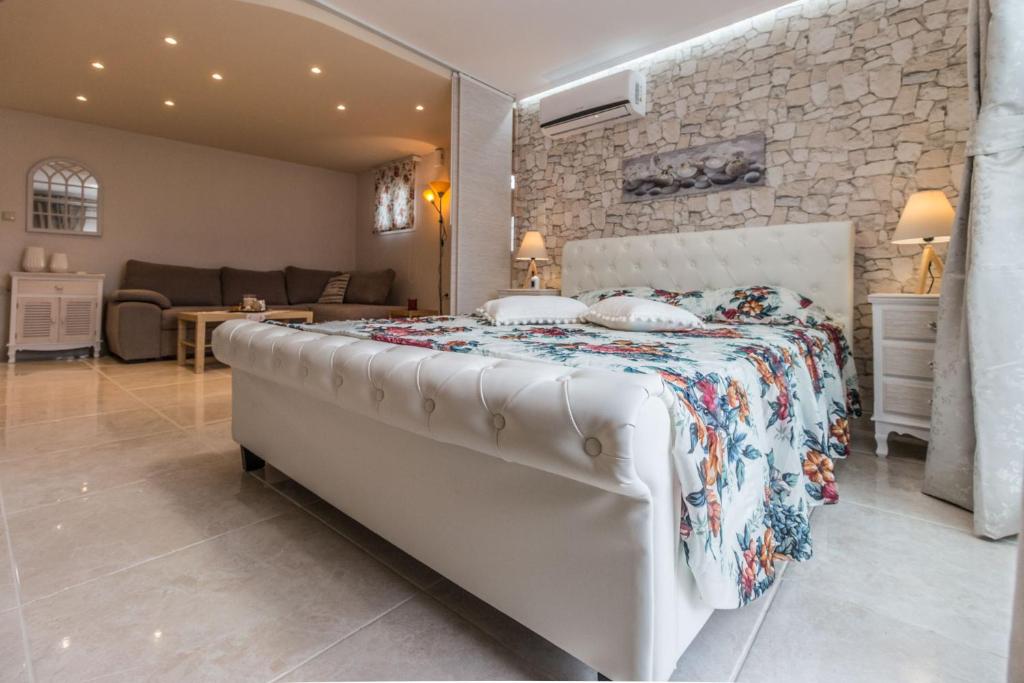 Postel nebo postele na pokoji v ubytování Anastasia Residence Sea View
