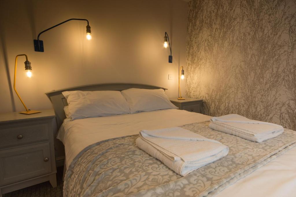 Postel nebo postele na pokoji v ubytování Peveril Cottage - Darwin Lake Holiday Village