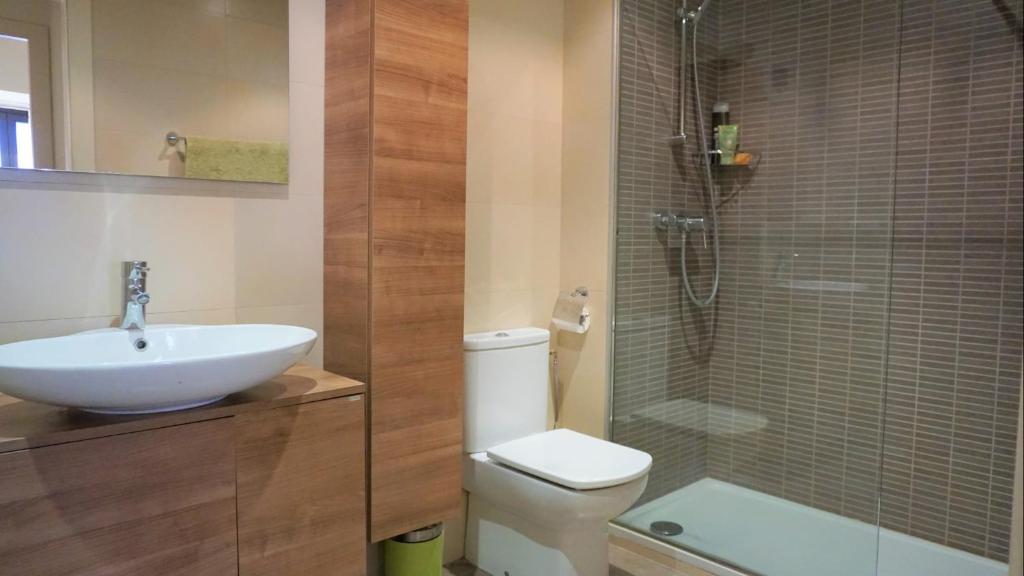 Kúpeľňa v ubytovaní VACAY Apartamento Gracia, Ubicación Inmejorable A Pocos Pasos de la Playa y Tiendas en la Costa Brava, l'Escala
