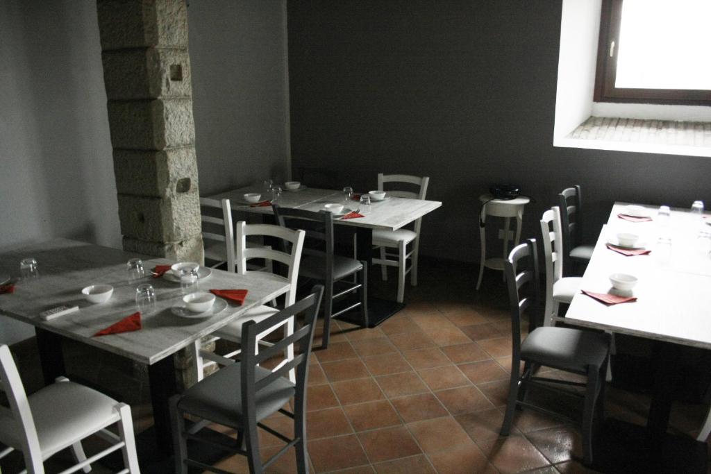 A restaurant or other place to eat at Cascina Volta