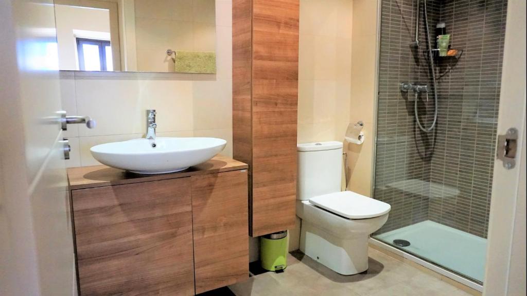 Kúpeľňa v ubytovaní VACAY Apartamento Gracia, Ubicación Inmejorable A Pocos Pasos de la Playa y Tiendas en la Costa Brava, l'Escala