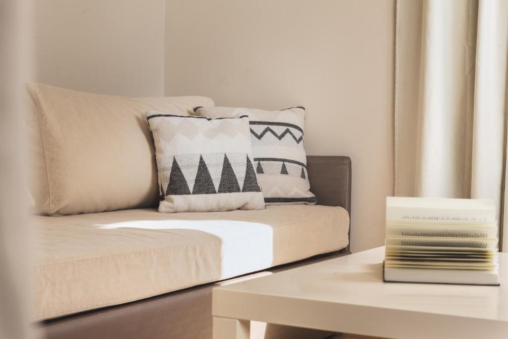 Ein Bett oder Betten in einem Zimmer der Unterkunft Pierros Hotel