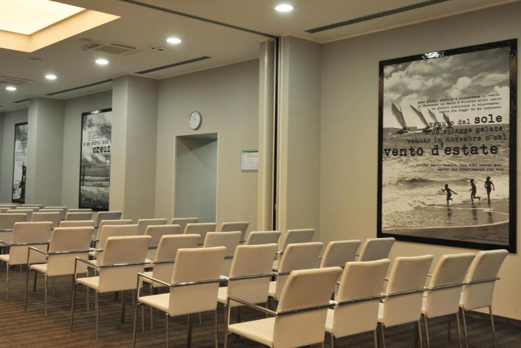 The business area and/or conference room at Holiday Inn Genoa City by IHG